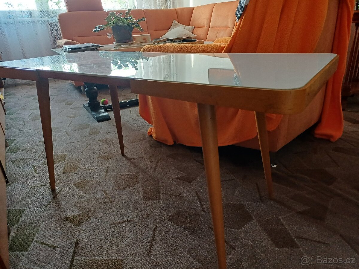 Konferenční stolek. Retro