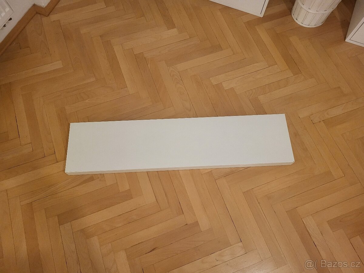 2x polička LACKIKEA, 2x deska a 1x noha psacího stolu, věšák