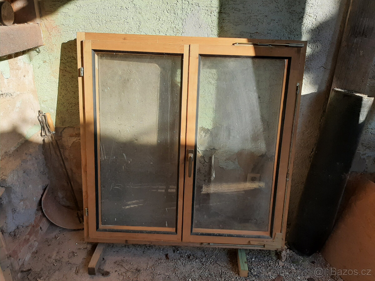 Dřevěné okno 120/120 cm