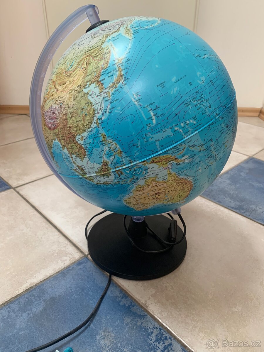 Svítící glóbus