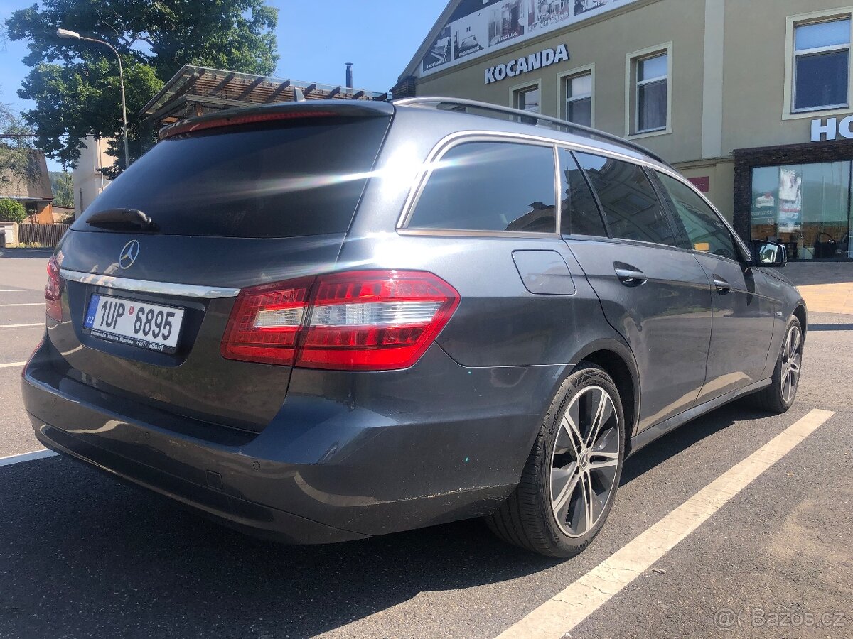 Mercedes Benz W212/E200Cgi-manuál