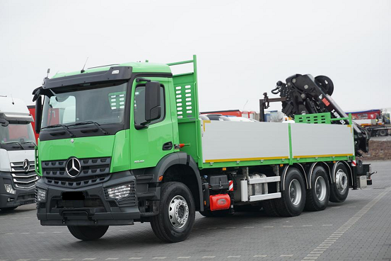 Mercedes-Benz AROCS 3240 8x4 - valník s hydraulickou rukou