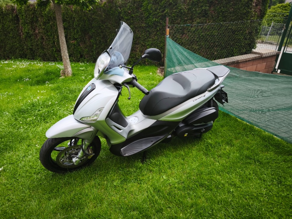Piaggio Beverly 350 i.e. ABS/ASR Sport Touring (2016) po ser