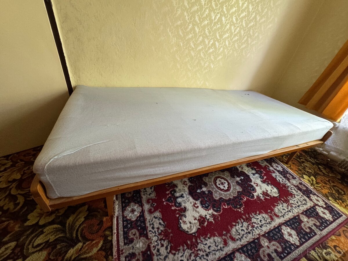 Postel s matrací za odvoz - Benešov