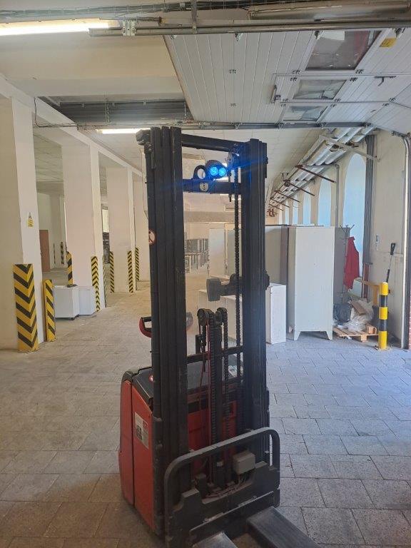 Vysokozdvižný vozík Linde L16 s nabíječkou