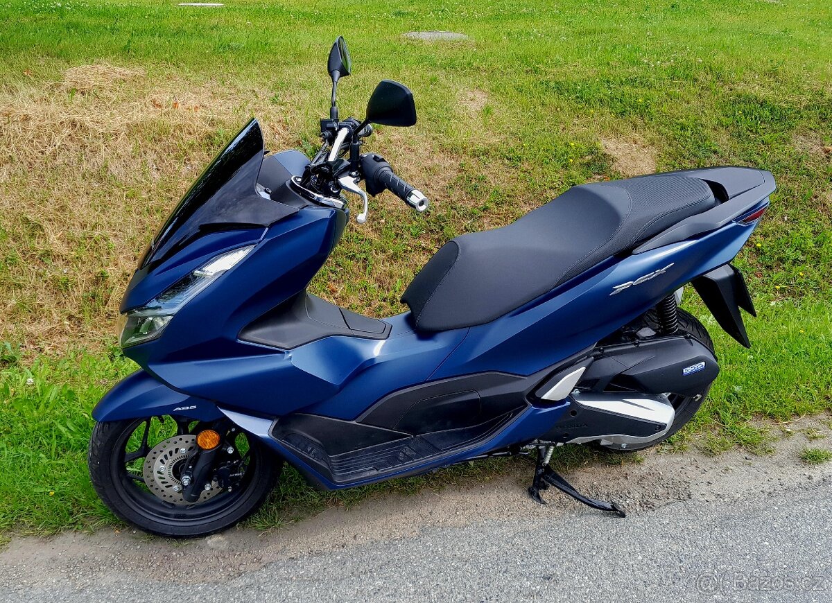 Honda PCX 125, rok 2024 ,ještě v záruce