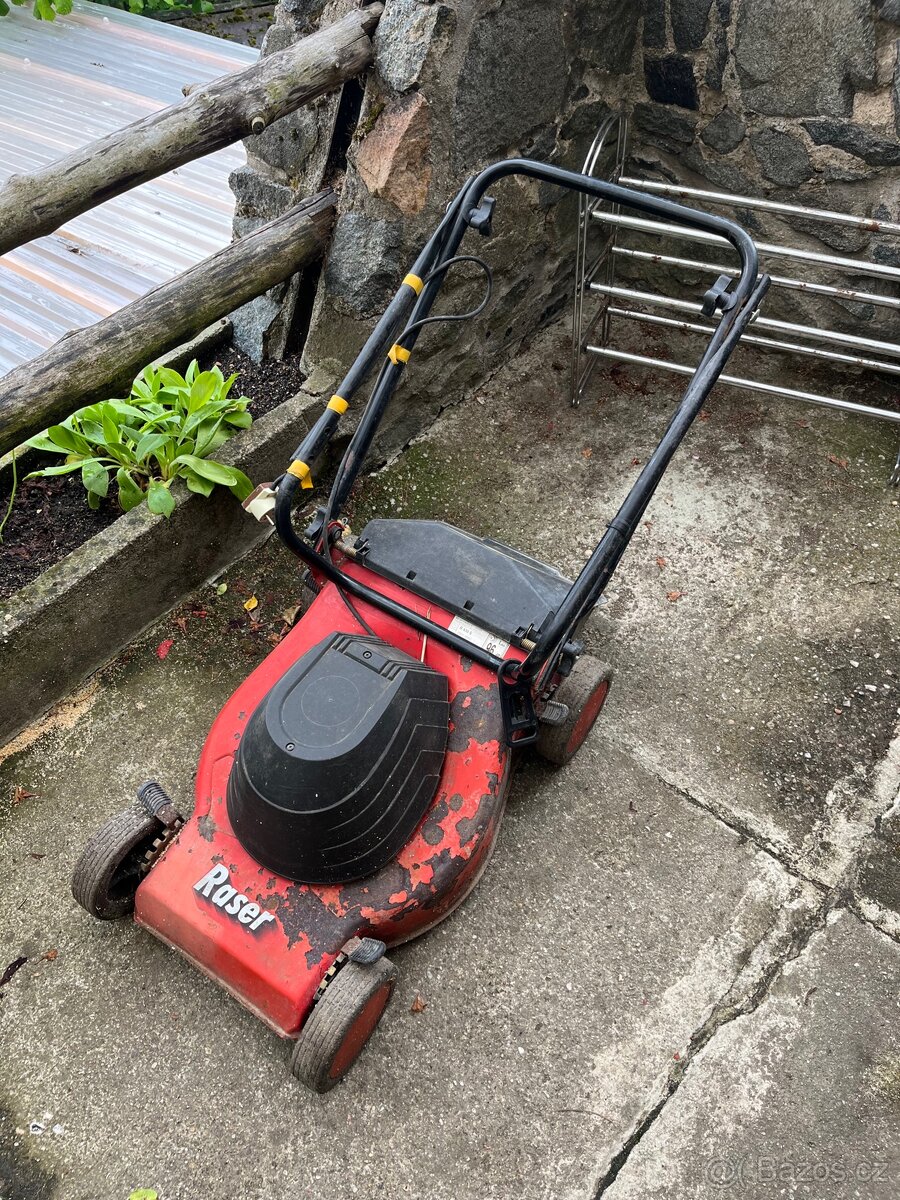 Elektrická sekačka na trávu Castel Garden