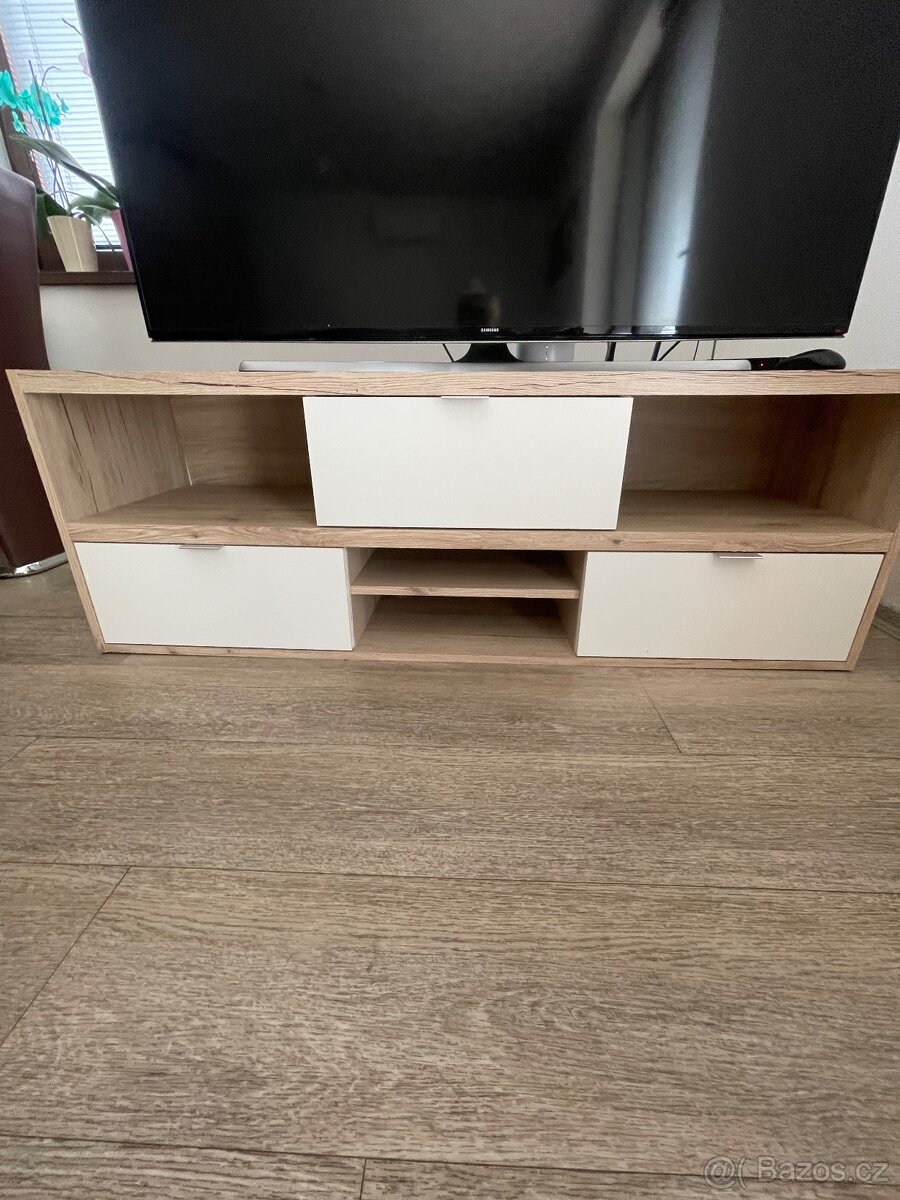 TV stolek