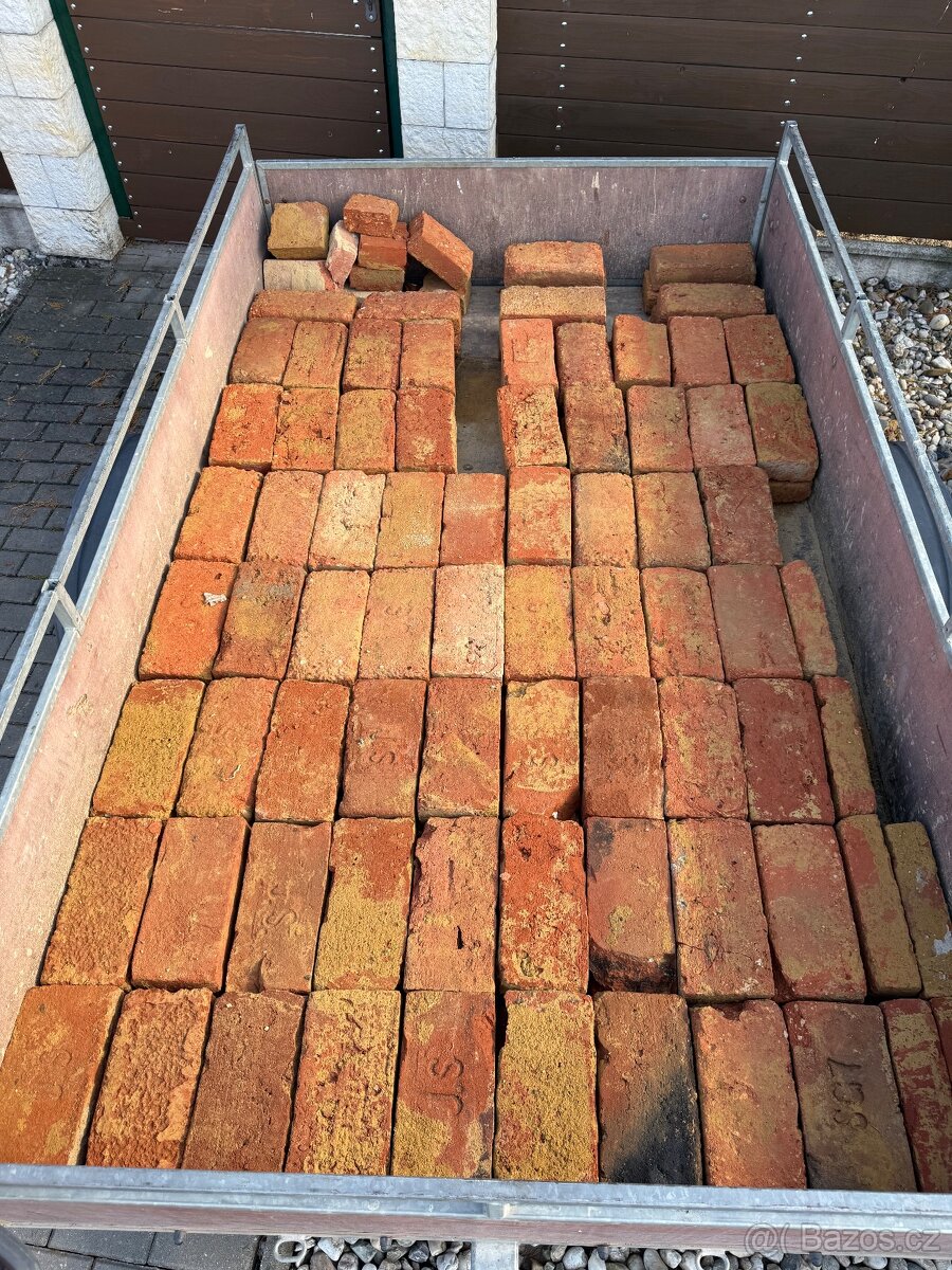 Staré cihly očištěné vapkou 5Kč/ks Prostějov