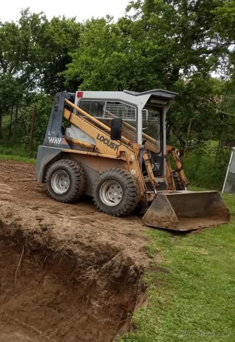Smykový nakladač Locust 752