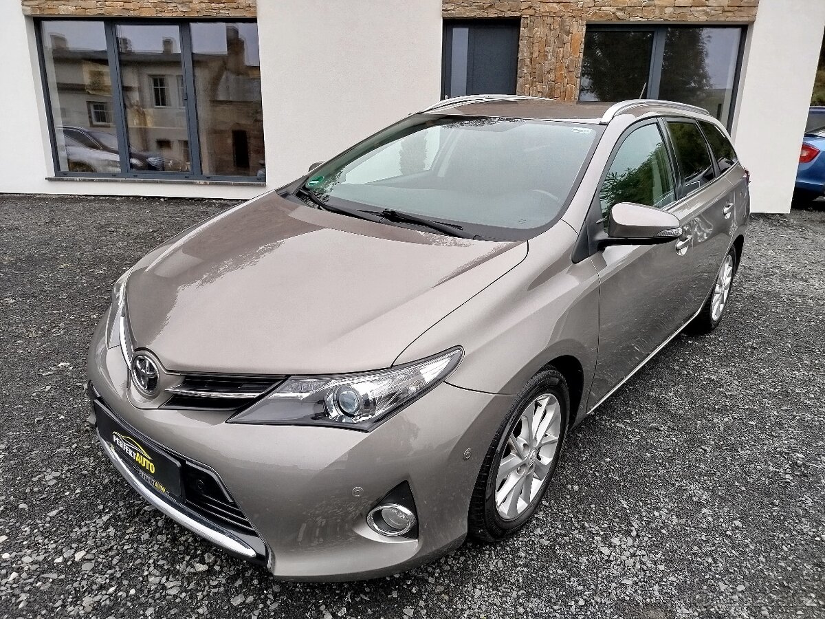 Toyota AURIS 2,0 D-4D, 1.MAJITEL, r.v. 9/2013, 219.987 km