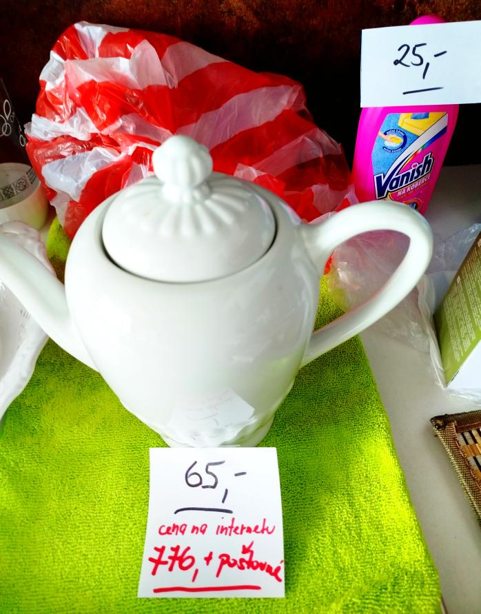 VELKÁ PORCELÁNOVÁ KONVICE NA ČAJ NEBO KÁVU