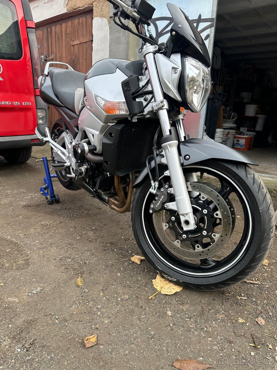Suzuki gsr 600