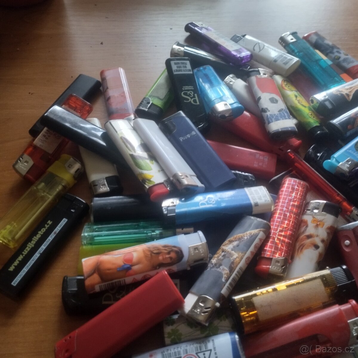 sběratelské zapalovače 100 kusů