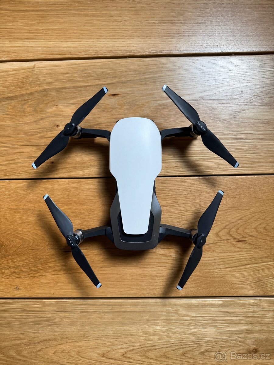 Dron DJI Mavic Air Fly More Combo