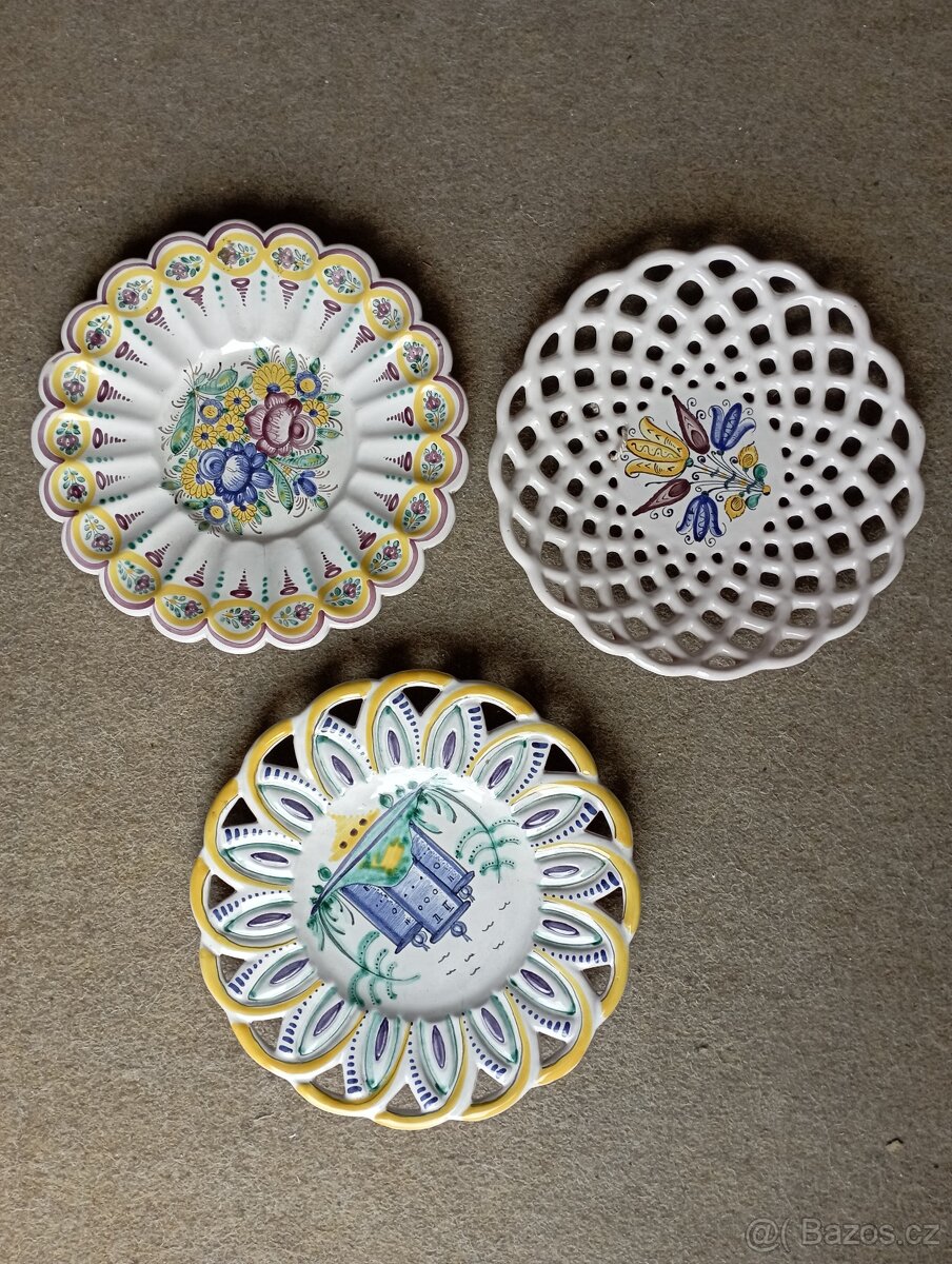 Moravské malované talíře a další keramika a procelán
