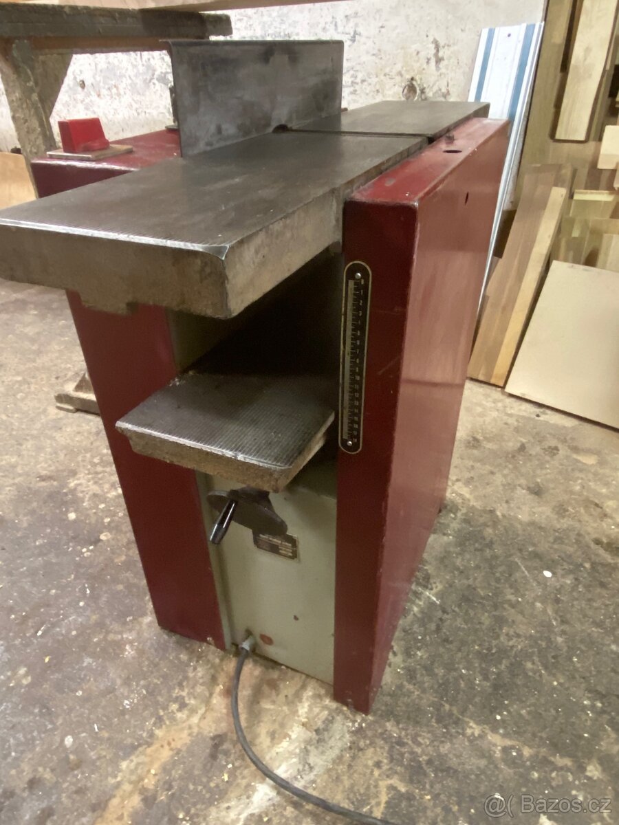 Srovnávačka se spodním protahem msp 200