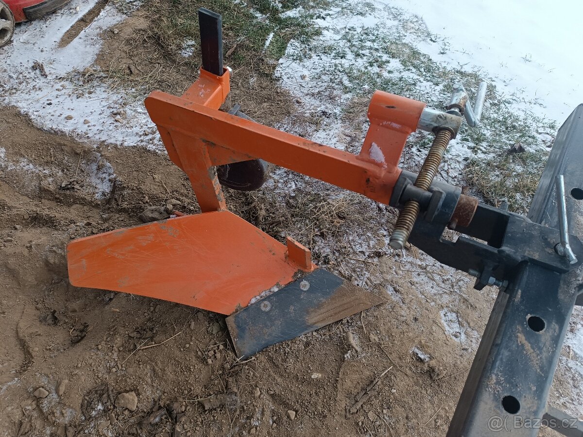 Prodám pluh za malotraktor