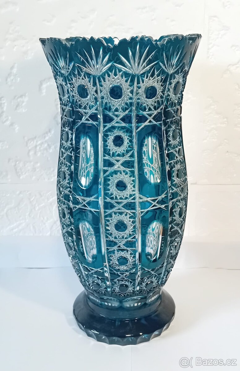Tradičně broušená váza