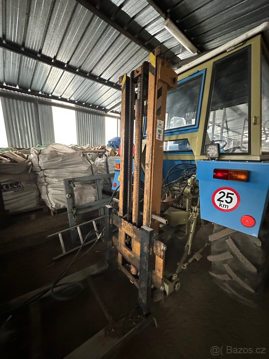 Zvedací zařízení za traktor + radlice