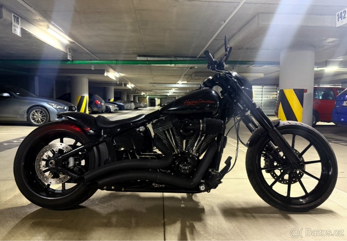 Harley Davidson breakout custom