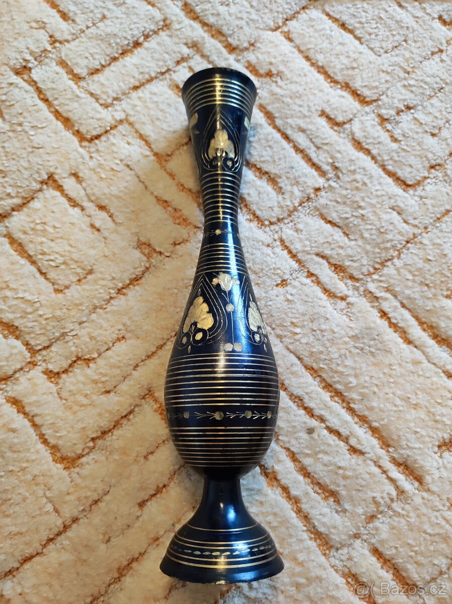 Mosazná váza černá