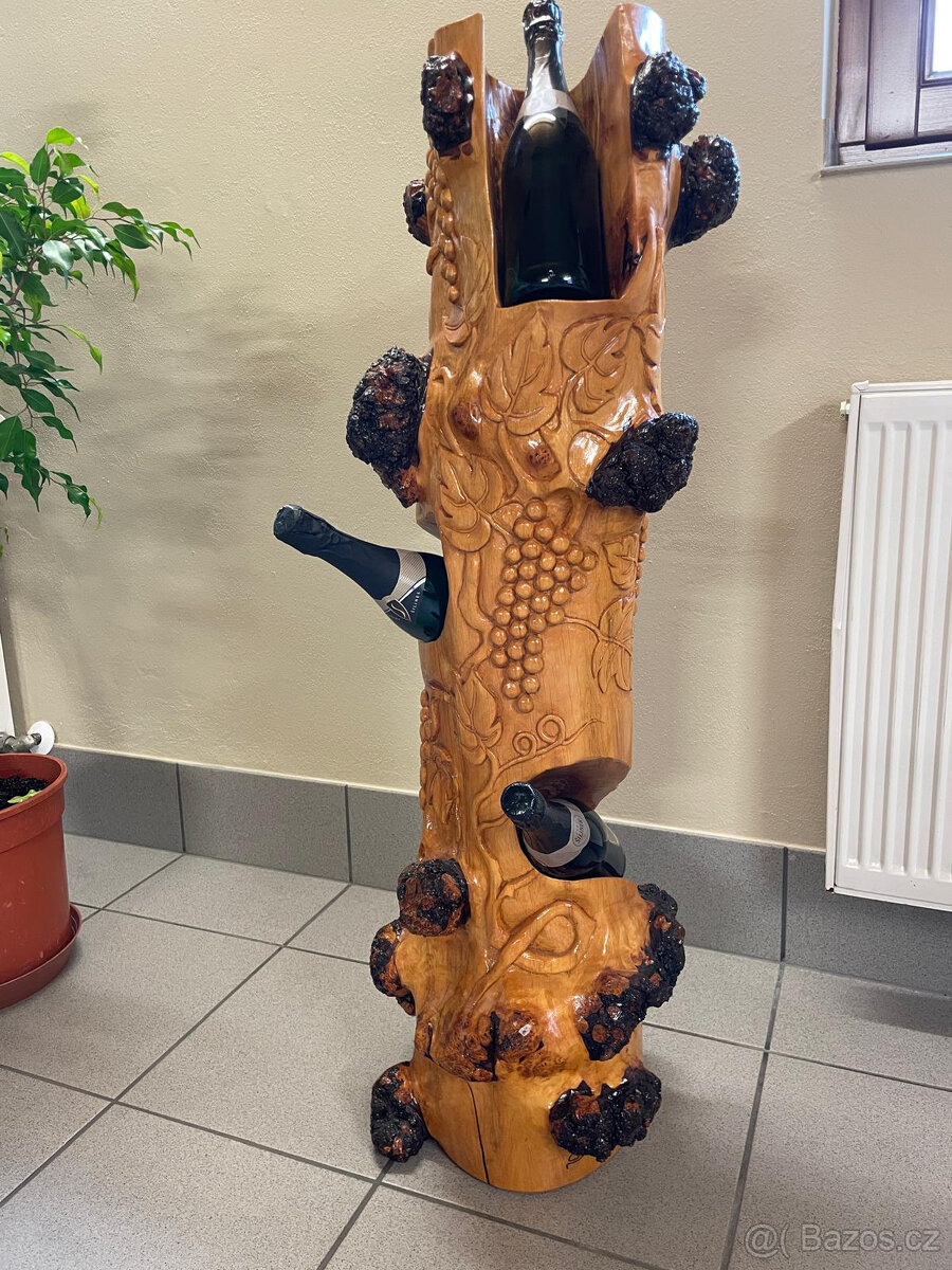 Dřěvený stojan na víno [snížená cena]