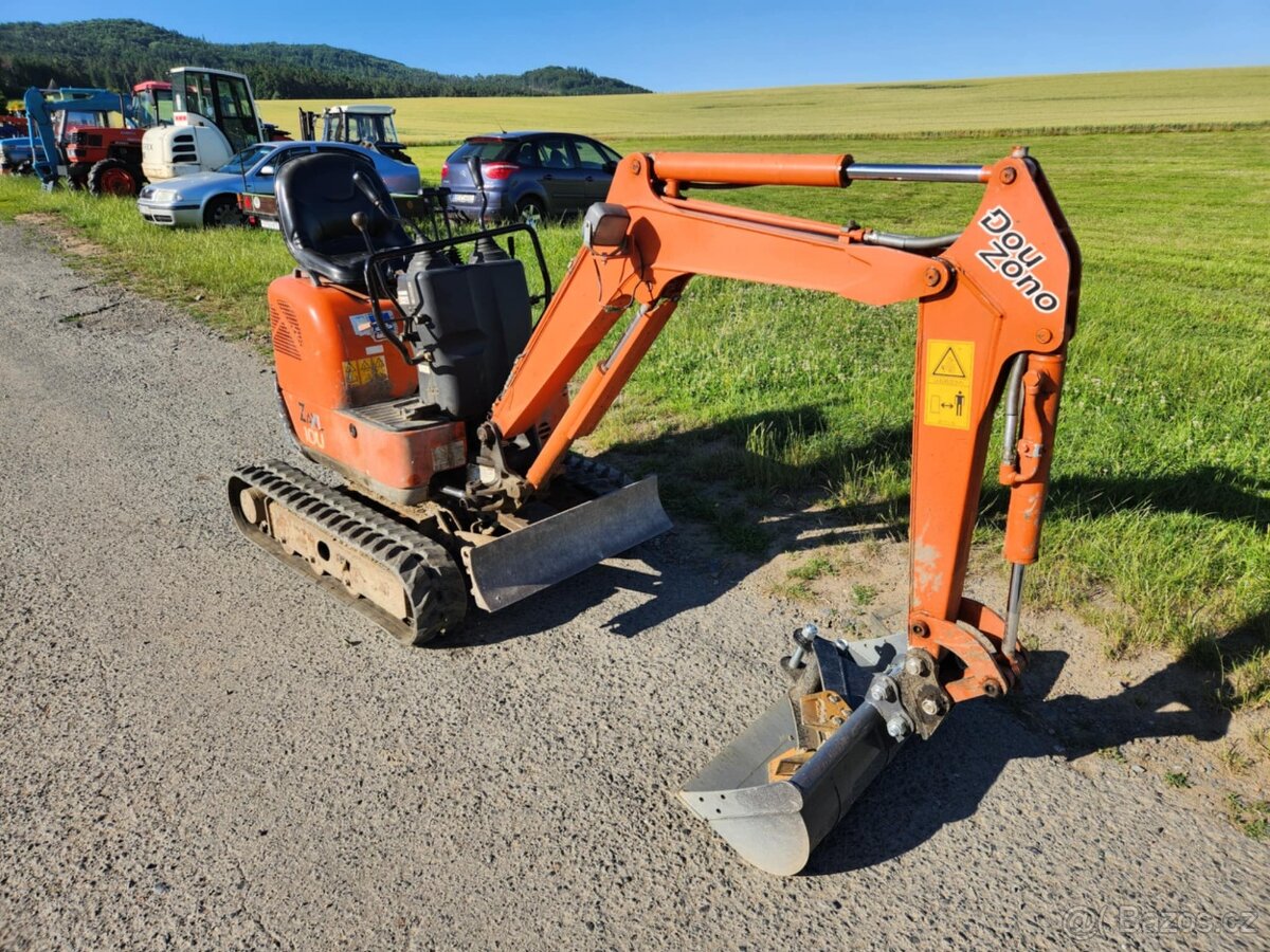 PŮJČÍME MINIBAGR HITACHI EX10U 1000KG