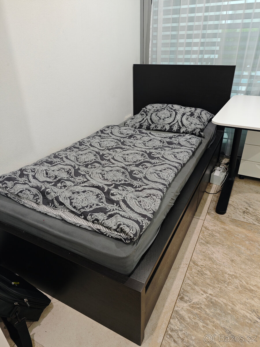 2 zachovalé postele Malm z IKEA