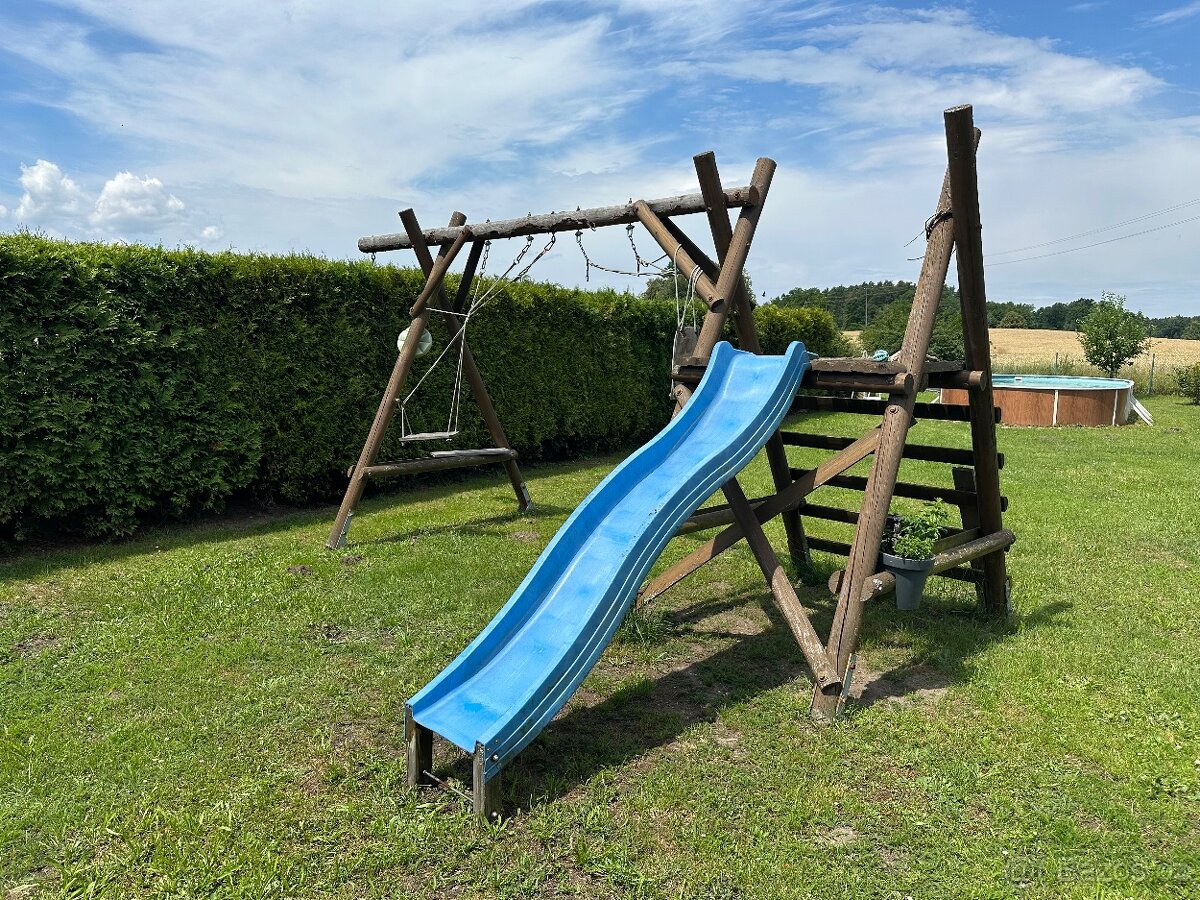 Zahradní houpačka - klouzačka
