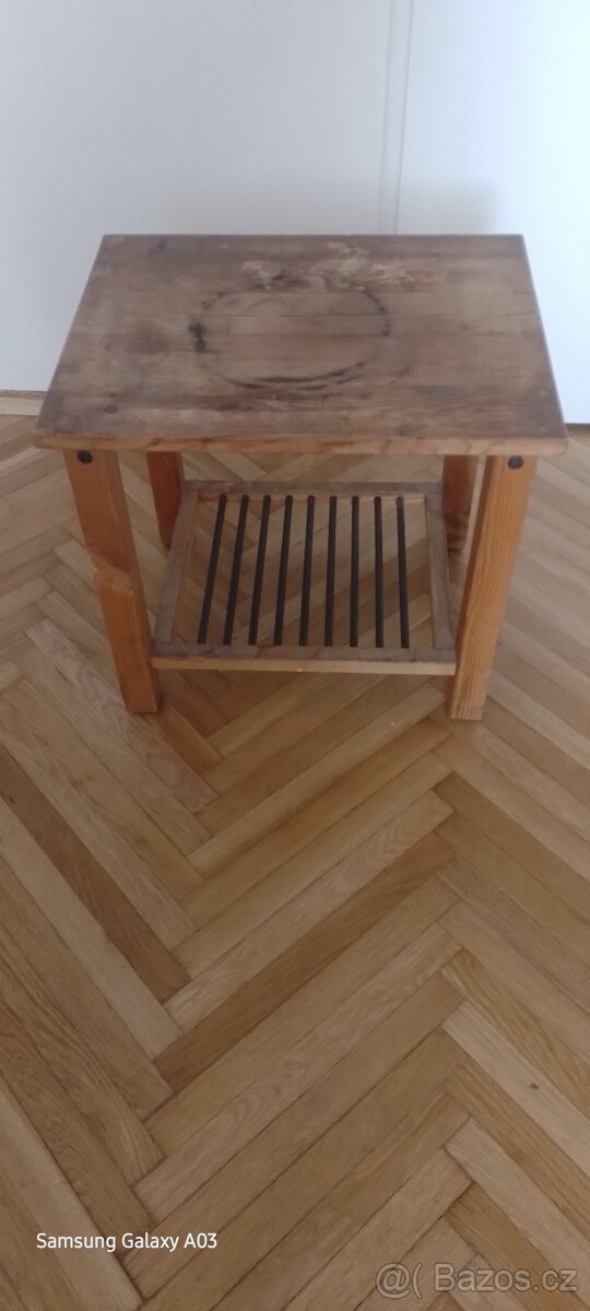 Prodej dřevěné stoličky k renovaci
