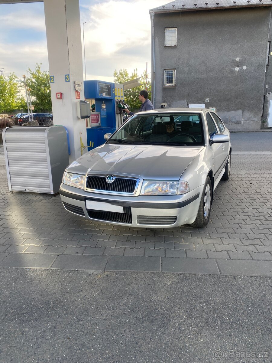 Škoda Octavia I, 2.0 MPI, 85 kW, liftback, Webasto, výbava