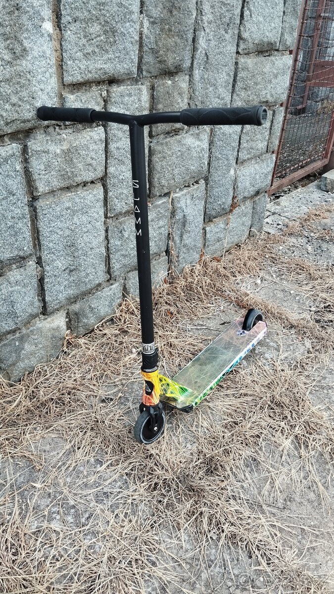 Prodám freestyle koloběžku Slamm Strobe V4 Laser