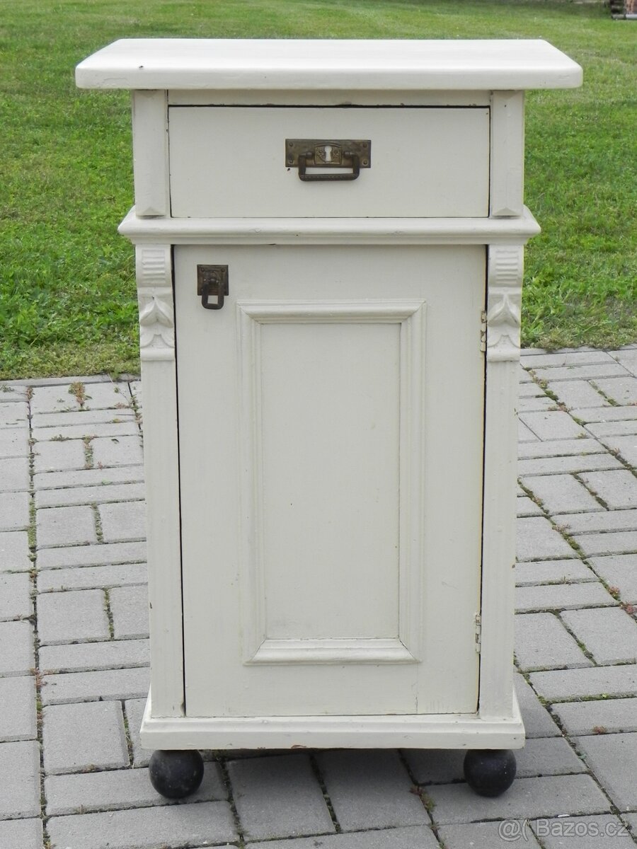 Noční stolek