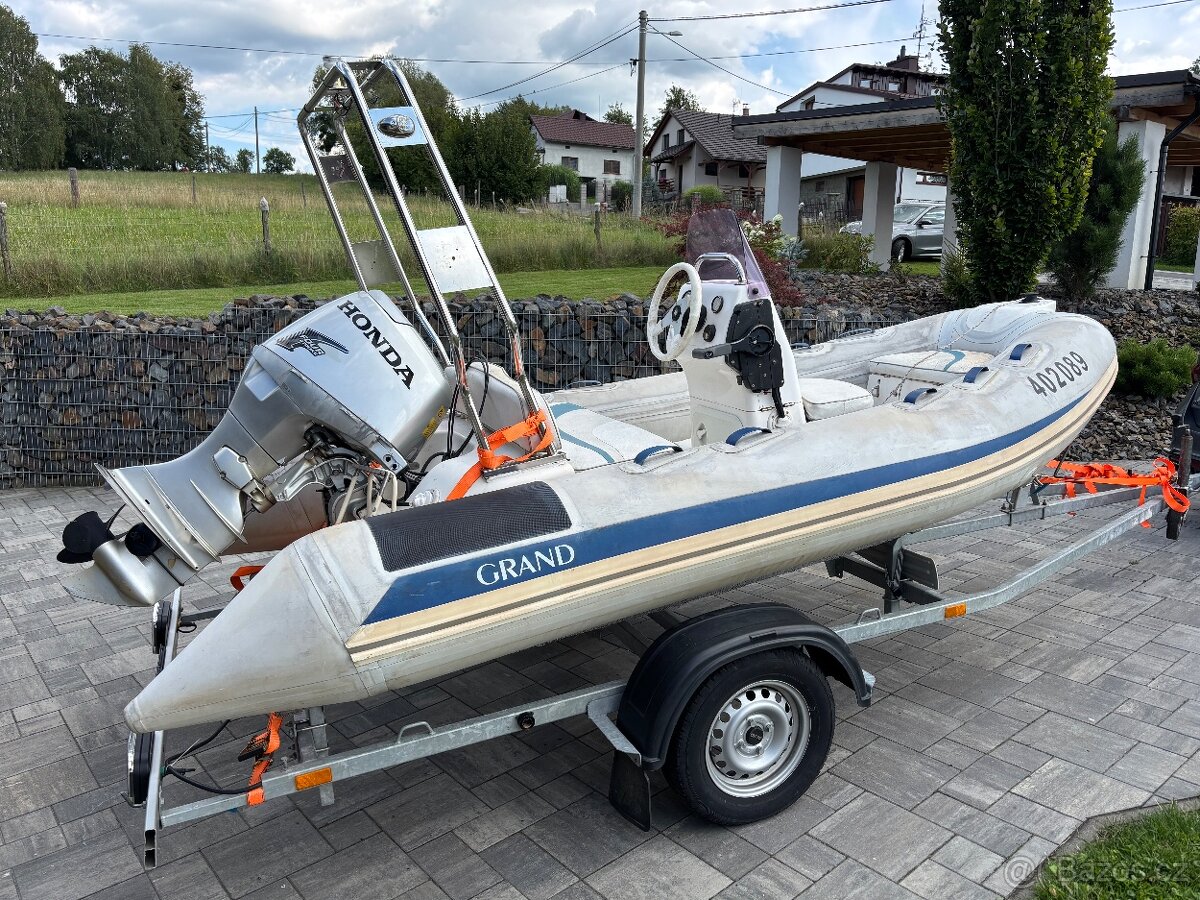 Motorový člun Grand 5 osob
