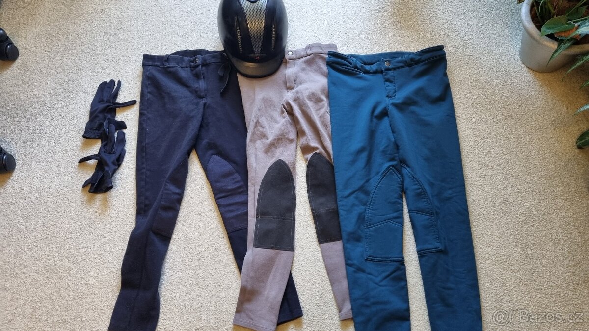 Dívčí rajtky( legíny ), jezdecká přilba