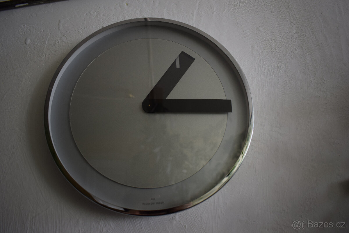 Hodiny nástěnné atypické designové