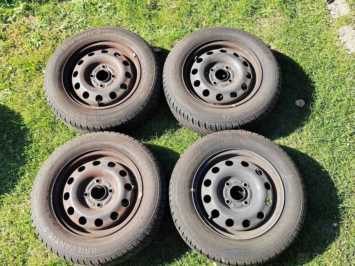 Prodám sadu letní pneu BARUM 185/65 R14 vč. plechových disků