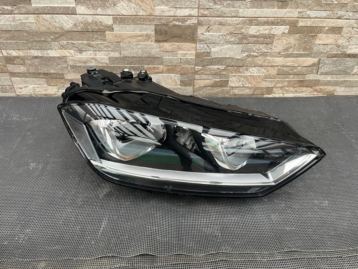 Pravý xenon na Golf Sportswan