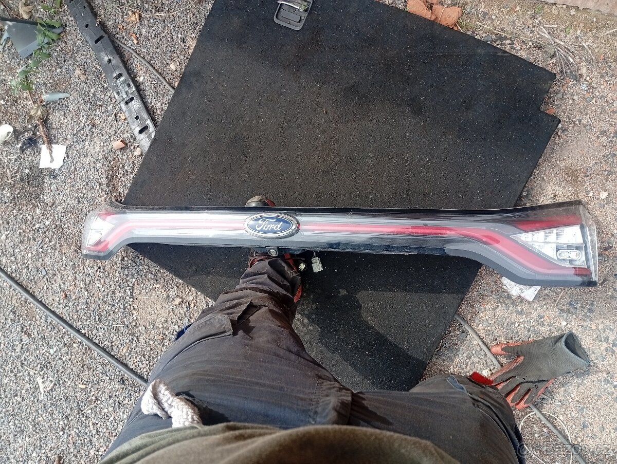 FORD EDGE ZADNÍ SVĚTLO NA VÍKO KUFRU, ZADNÍ SVĚTELNÁ LIŠTA