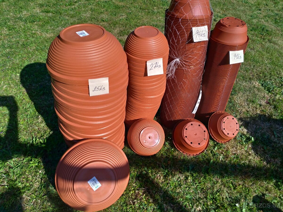 Plastové a terakot. květináče a pěstební misky typu žardinka