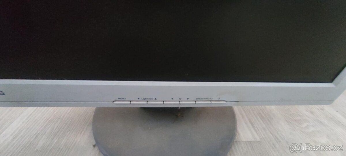 Prodam starsi ale funkcni monitory