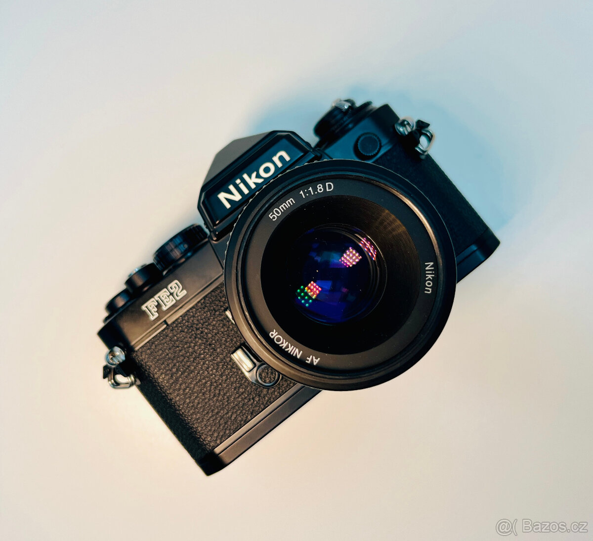 Nikon FE2 se základním objektivem AF Nikkor 50mm F1.8D