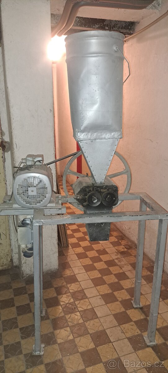 Mačkat obilí domácí vyroby