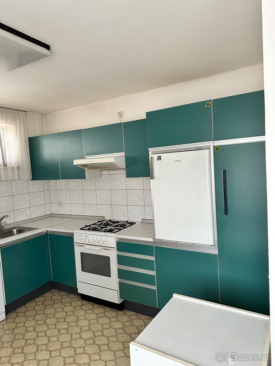 Retro zelená kuchyňská linka