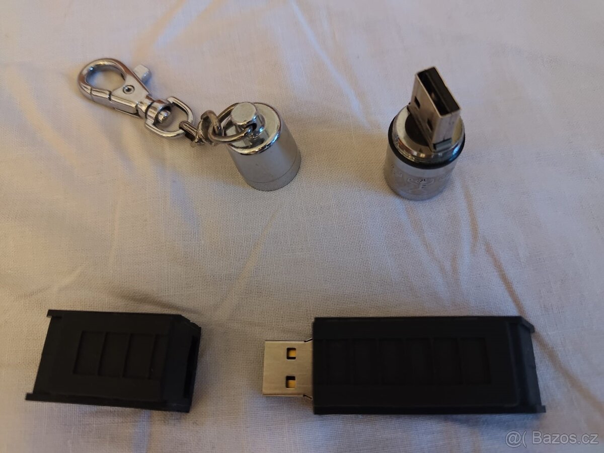USB flash disk 4 GB nebo 16 GB