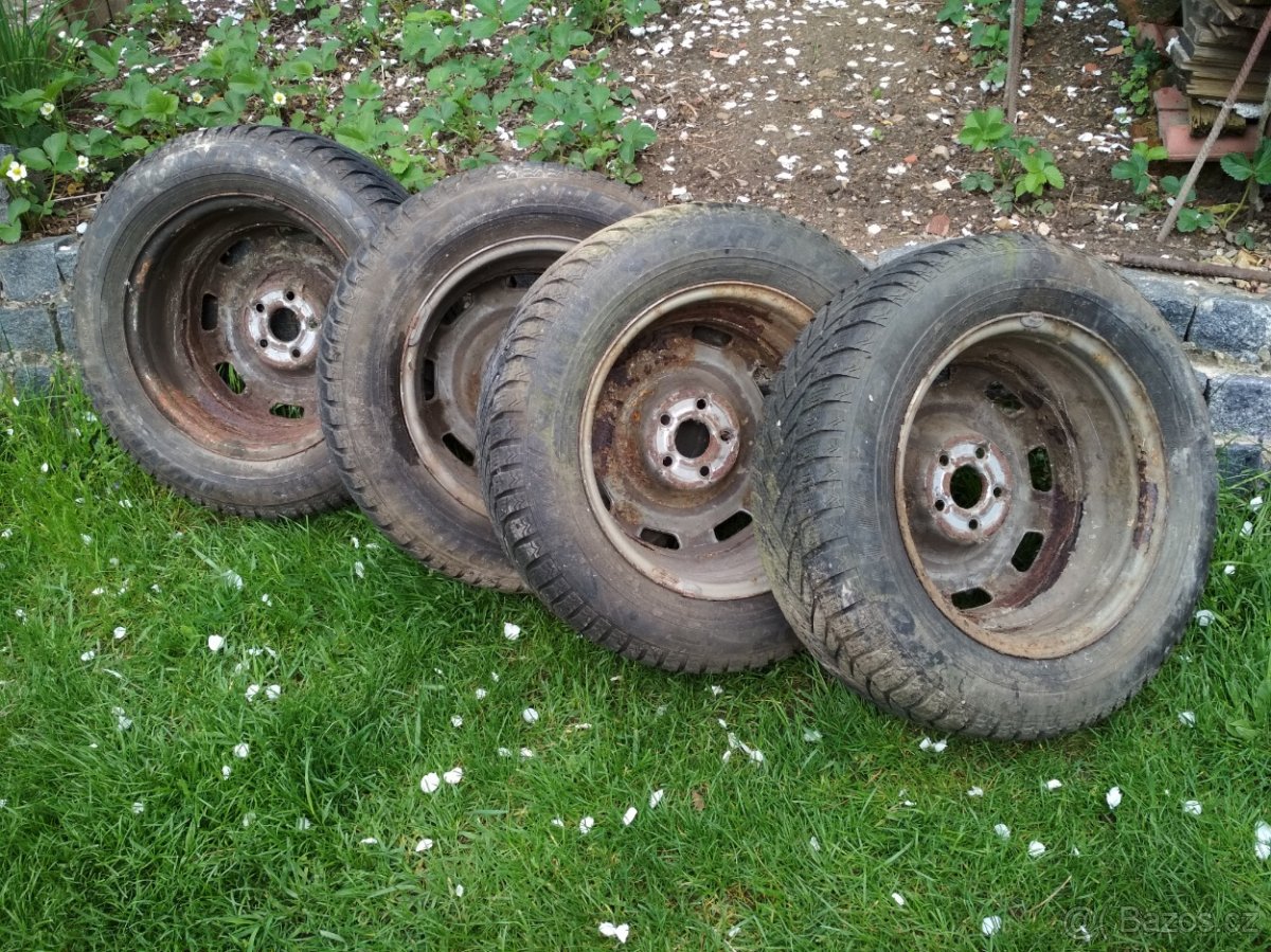 Sada starších zimních pneu s diskem - 195/65 R15