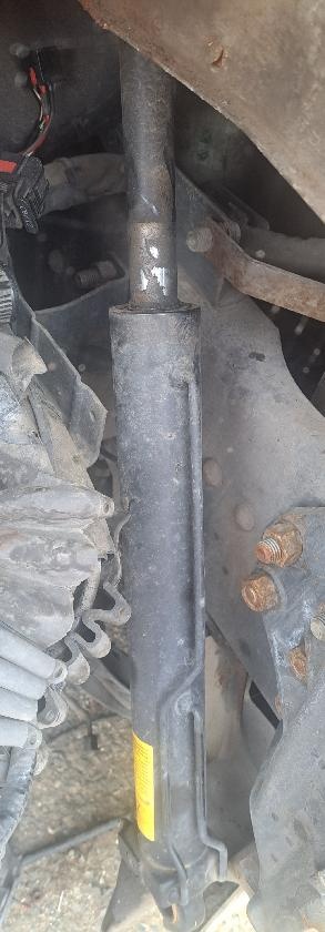 prodám pístnici kabiny Scania