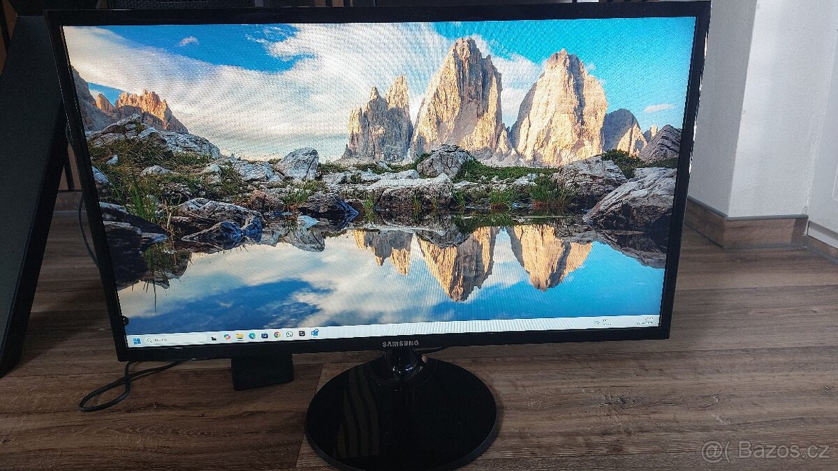 Samsung 24" full HD monitor S24F350FHU (jako nový)