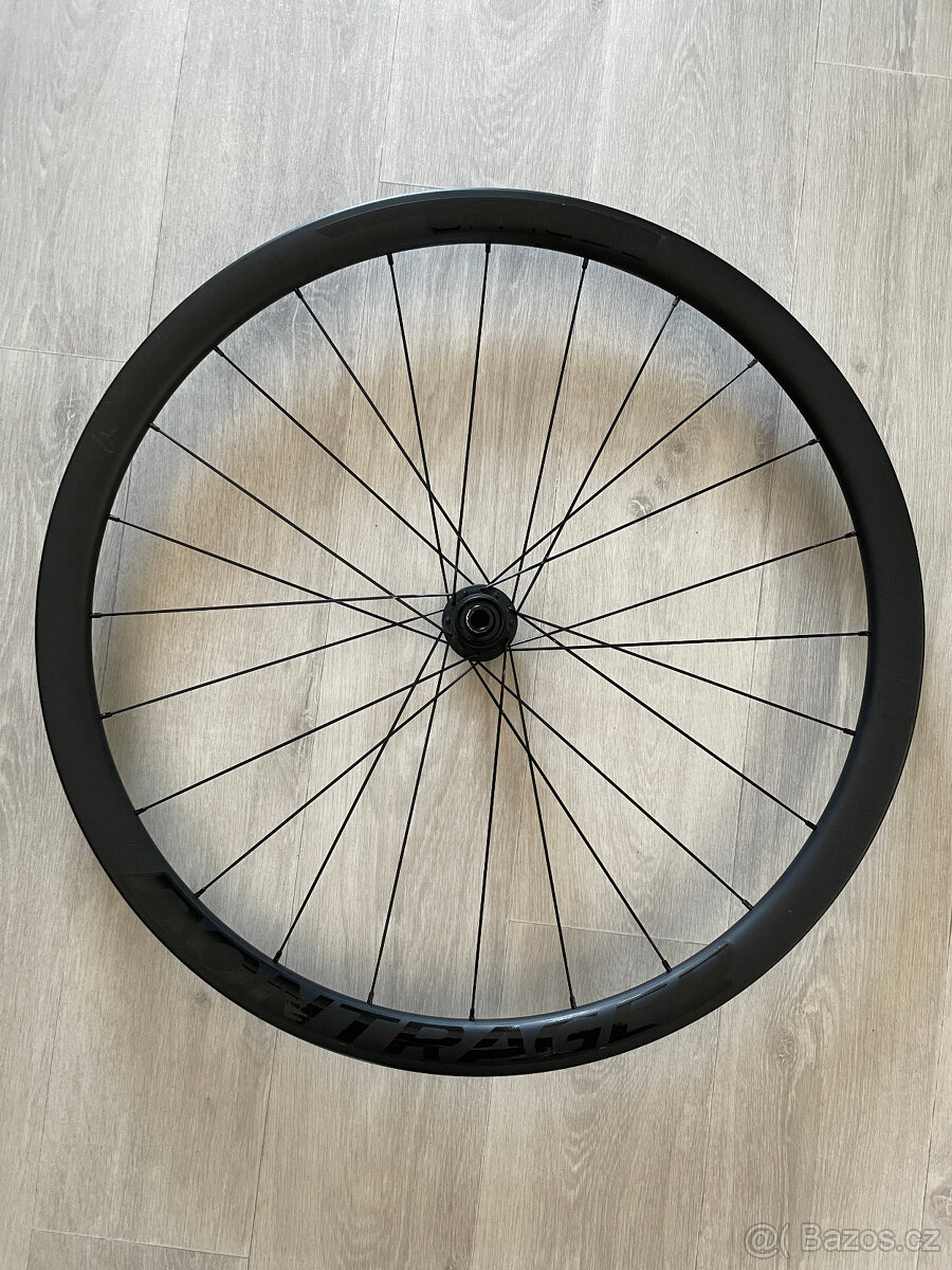 Zapletená kola Bontrager Aeolus Elite 35 TLR.